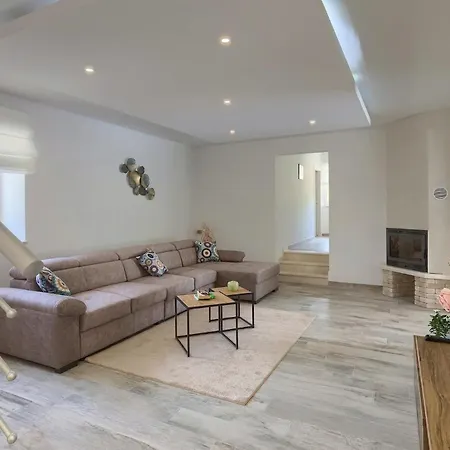 Zamari Holiday home *